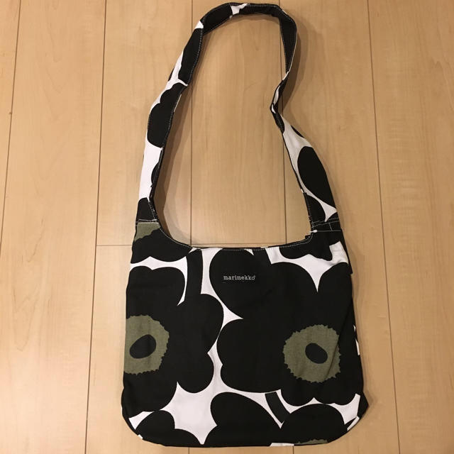 marimekko(マリメッコ)の新品  マリメッコ  ショルダーバッグ  ウニッコ レディースのバッグ(ショルダーバッグ)の商品写真