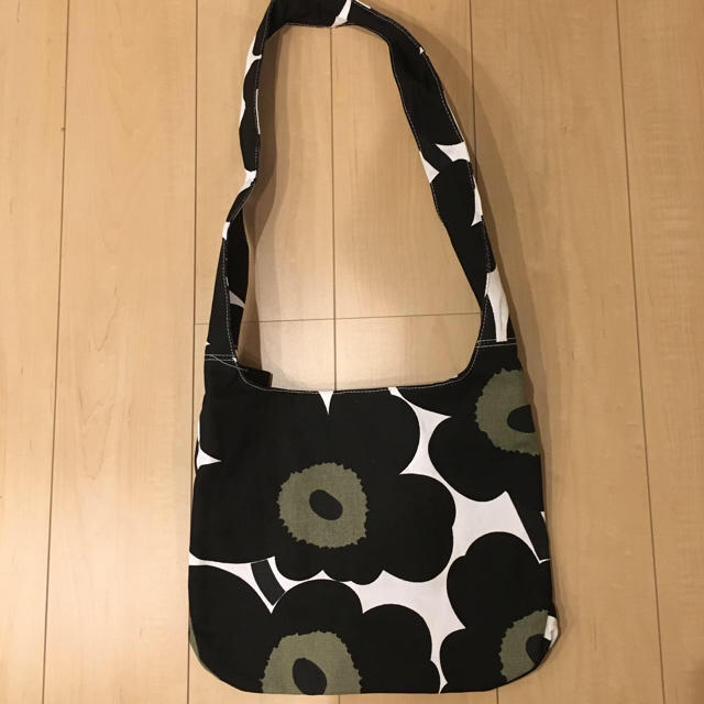marimekko(マリメッコ)の新品  マリメッコ  ショルダーバッグ  ウニッコ レディースのバッグ(ショルダーバッグ)の商品写真