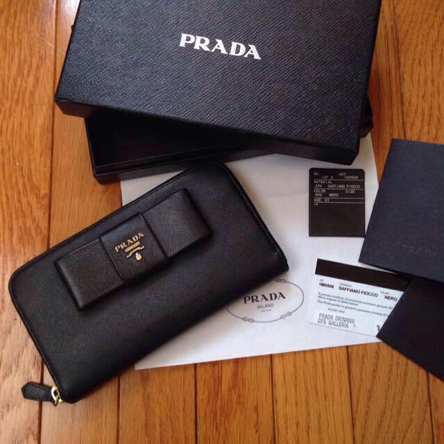 PRADA(プラダ)の美品♡プラダ♡サフィアーノリボン♡ レディースのファッション小物(財布)の商品写真