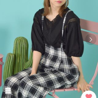 ダブルクローゼット(w closet)のw closet リネン混チェック柄肩ヒモ付きパンツ  新品 オフ&ブラック(カジュアルパンツ)