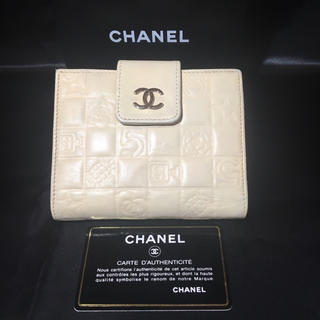 シャネル(CHANEL)の♢ CHANEL アイコン チョコバー ♢ ♢折財布 クリーム色♢ (折り財布)