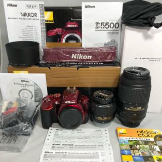 ニコン(Nikon)の新品級 Nikon D5500 ダブルズームKIT レッド シャッター回数394(デジタル一眼)