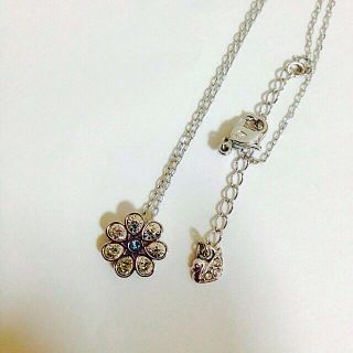 スワロフスキー(SWAROVSKI)のスワロフスキー お花 ネックレス(ネックレス)