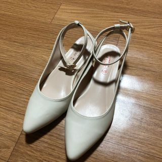 シマムラ(しまむら)の新品未使用❤️白パンプス Lサイズ ぺたんこ(ハイヒール/パンプス)