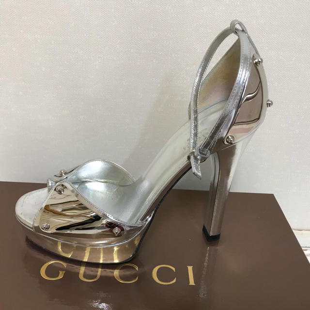 Gucci(グッチ)のGUCCI シルバーサンダル レディースの靴/シューズ(サンダル)の商品写真