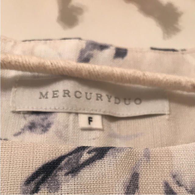 MERCURYDUO(マーキュリーデュオ)のマーキュリーデュオ 花柄ワンピース レディースのワンピース(ひざ丈ワンピース)の商品写真