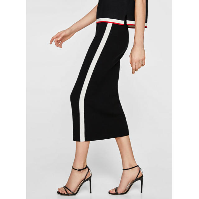 ZARA - ZARA サイドライン入りペンシルスカート 新品の通販 by ZARA - ZARA サイドライン入りペンシルスカート 新品の通販 by