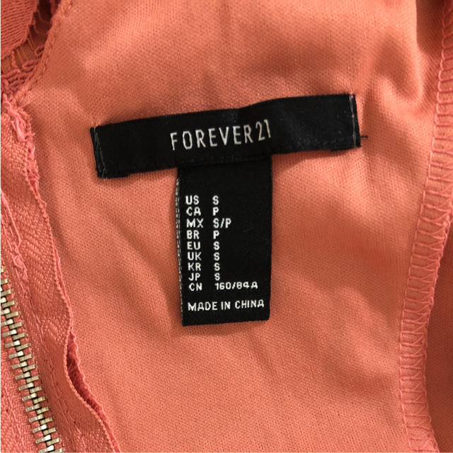 FOREVER 21(フォーエバートゥエンティーワン)のレーストップス ノースリーブ  レディースのトップス(タンクトップ)の商品写真