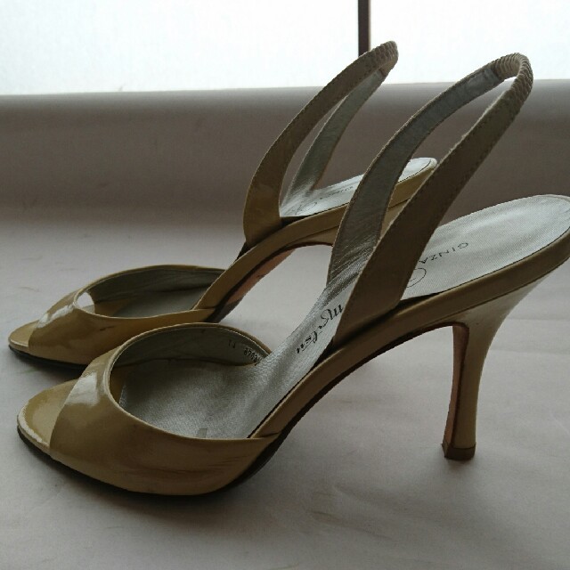 GINZA Kanematsu(ギンザカネマツ)の銀座かねまつ エナメルサンダル 22 レディースの靴/シューズ(サンダル)の商品写真