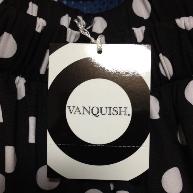 VANQUISH(ヴァンキッシュ)の着画ありVANQUISHゆるパン レディースのパンツ(カジュアルパンツ)の商品写真