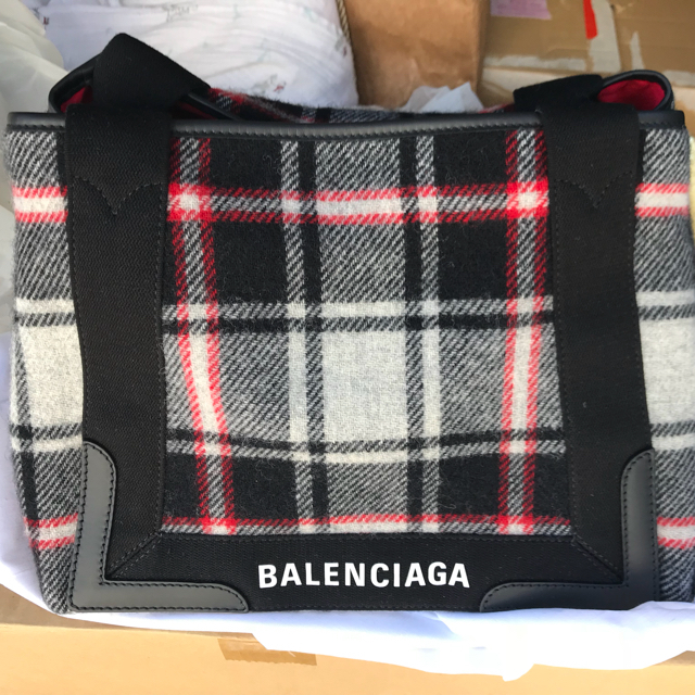 Balenciaga(バレンシアガ)のバレンシアガ　ネイビー カバ　339933　新品　未使用 レディースのバッグ(ハンドバッグ)の商品写真