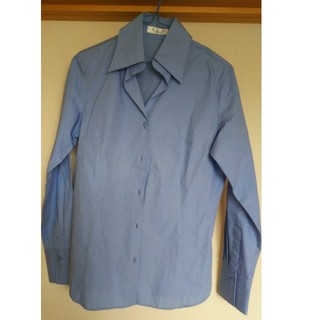 アーヴェヴェ(a.v.v)のレディースシャツ ブルー  サイズ42(シャツ/ブラウス(長袖/七分))