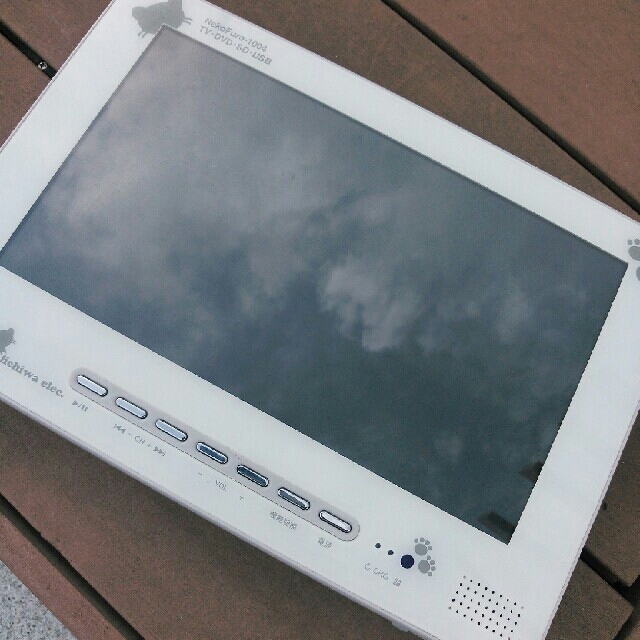 TWINBIRD(ツインバード)のアダプタありました♪ 10.1V型防水DVD内蔵テレビ スマホ/家電/カメラのテレビ/映像機器(テレビ)の商品写真