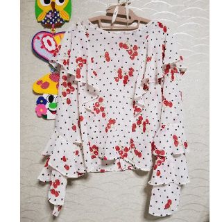 フォーエバートゥエンティーワン(FOREVER 21)のFOREVER21*チェリー🍒ドットフリルブラウス(シャツ/ブラウス(長袖/七分))