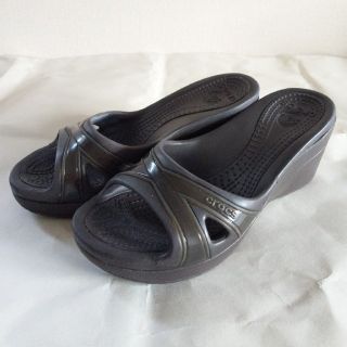 クロックス(crocs)のクロックス　ササリー　ウェッジソールサンダルW５(サンダル)