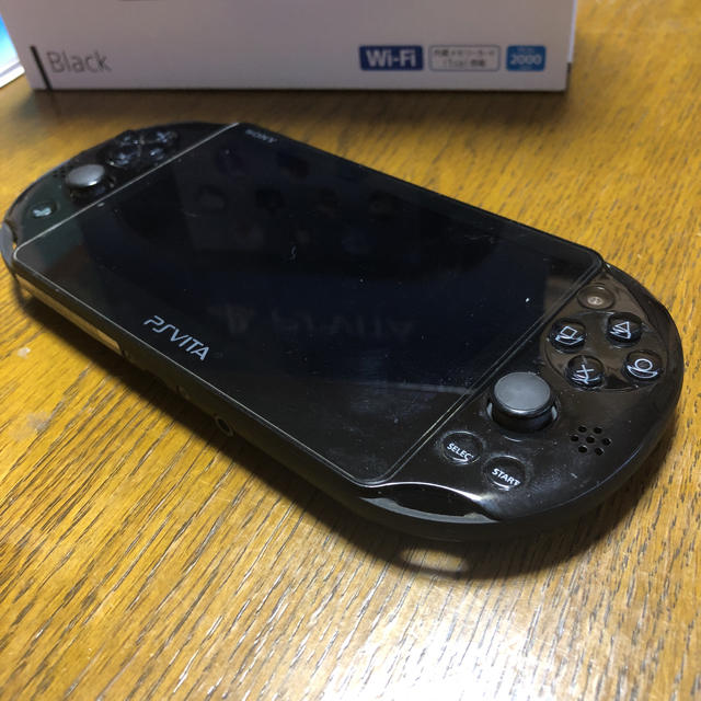 PlayStation Vita(プレイステーションヴィータ)のpsvita PCH-2000 エンタメ/ホビーのゲームソフト/ゲーム機本体(携帯用ゲーム機本体)の商品写真