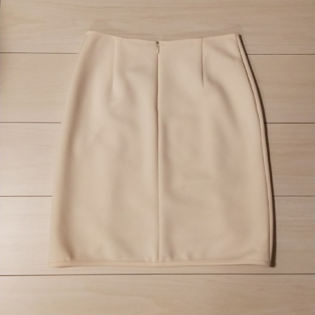 ROYAL PARTY(ロイヤルパーティー)のクリーム色  タイトスカート／サイズ38 レディースのスカート(ミニスカート)の商品写真