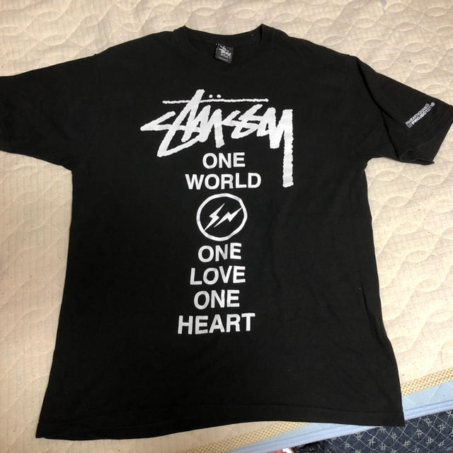 STUSSY(ステューシー)の美品 stussy×フラグメント チャリティー Tシャツ メンズのトップス(Tシャツ/カットソー(半袖/袖なし))の商品写真