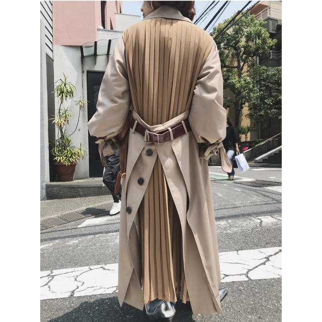 【即完売のグレー】BACK PLEATS LAYERED CORT