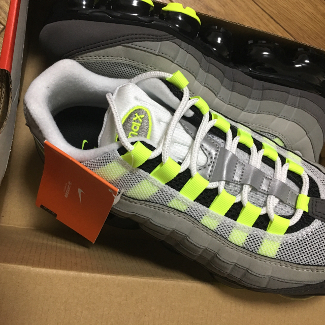 NIKE(ナイキ)の新品❗️NIKE  VAPORMAX 95 "NEON" サイズ26 メンズの靴/シューズ(スニーカー)の商品写真