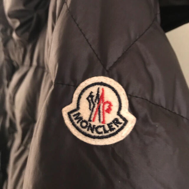 MONCLER(モンクレール)のタキマキ着用 モンクレール SACAI ダウンジャケット SERI ブラック00 レディースのジャケット/アウター(ダウンコート)の商品写真