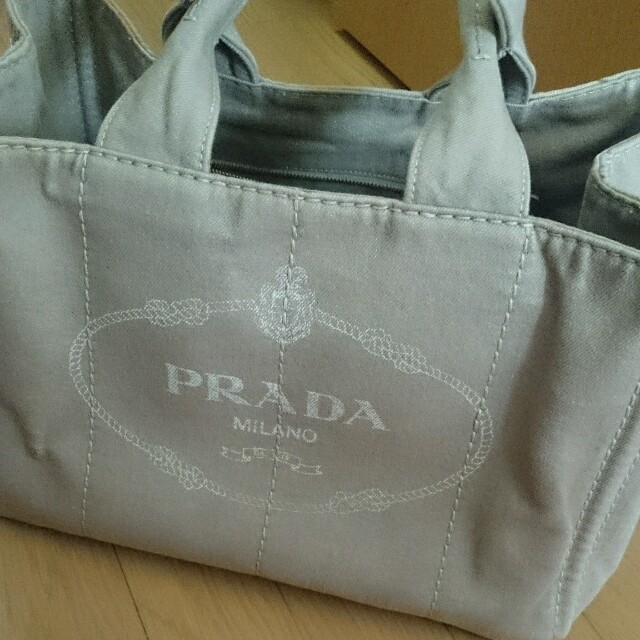 PRADA トートバッグ