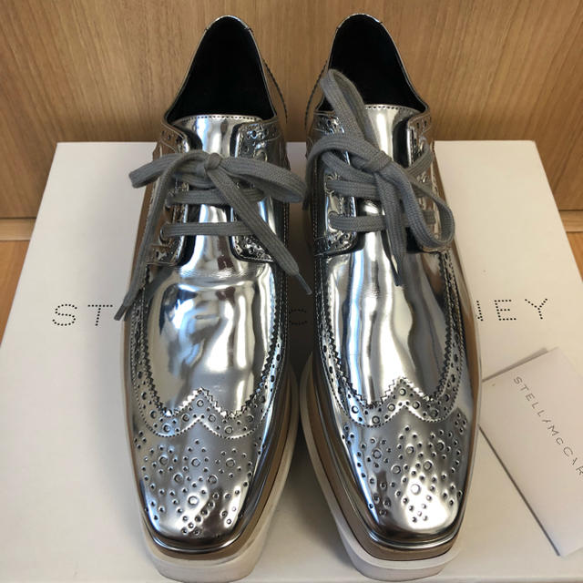 Stella McCartney(ステラマッカートニー)の【美品】ステラマッカートニー・エリスレースアップシューズ・シルバー・37 レディースの靴/シューズ(その他)の商品写真