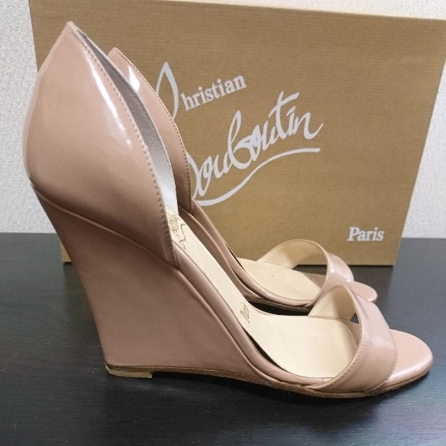 Christian Louboutin(クリスチャンルブタン)のクリスチャンルブタンミュールウェッジソールパテントレザーＮＵＤＥ35.5 レディースの靴/シューズ(ハイヒール/パンプス)の商品写真