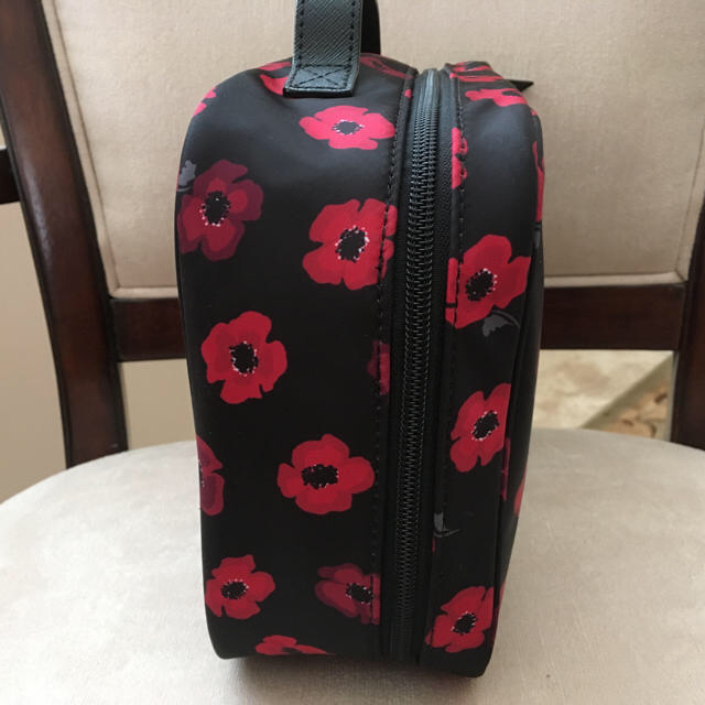 kate spade new york(ケイトスペードニューヨーク)の★新品★ケイトスペード トラベルポーチ 花柄 レディースのファッション小物(ポーチ)の商品写真