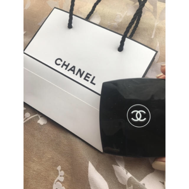 CHANEL(シャネル)の【美品】CHANEL(シャネル)アイシャドウ コスメ/美容のベースメイク/化粧品(アイシャドウ)の商品写真