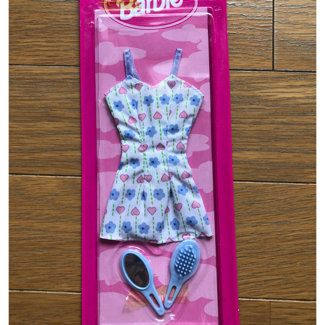 Barbie(バービー)のお値下げ Barbie♡着せ替え ドレス小物2個セット ブルー系  キッズ/ベビー/マタニティのおもちゃ(ぬいぐるみ/人形)の商品写真