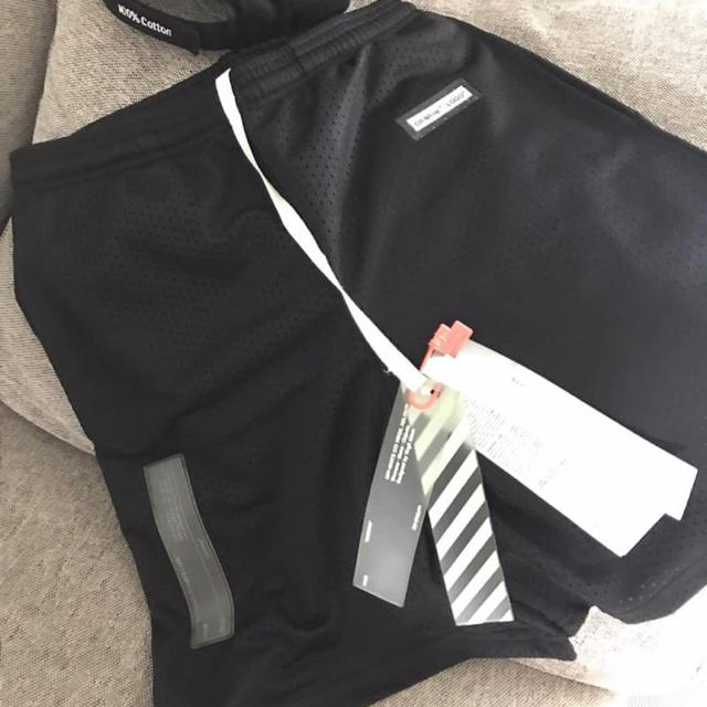 新品☆OFF-WHITE 2018オフホワイト ロゴメッシュショーツ 新品☆OFF-WHITE 2018オフホワイト ロゴメッシュショーツ
