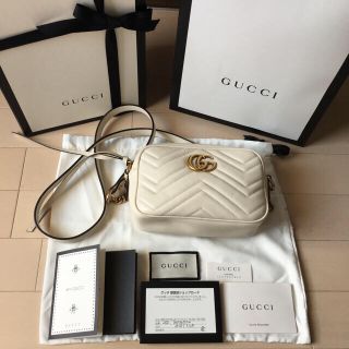 グッチ(Gucci)の美品★GUCCI ショルダーバッグ GGマーモント ホワイト(ショルダーバッグ)