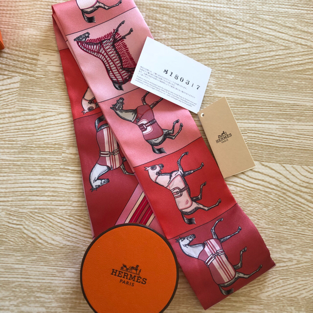 安い人気 Hermes - きゅーぴぃ様専用 新品同様 エルメスツイリー 馬柄