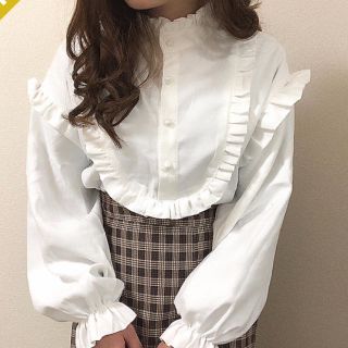 フーズフーチコ(who's who Chico)のフリルパールブラウス(シャツ/ブラウス(長袖/七分))