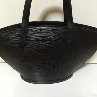 ルイヴィトン(LOUIS VUITTON)のルィヴィトン  エピ 黒  atmy 様専用です(ショルダーバッグ)