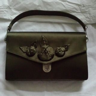 プラダ(PRADA)のPRADA クラッチ　バンドバッグ　美品　ギャランティカードあり(ハンドバッグ)