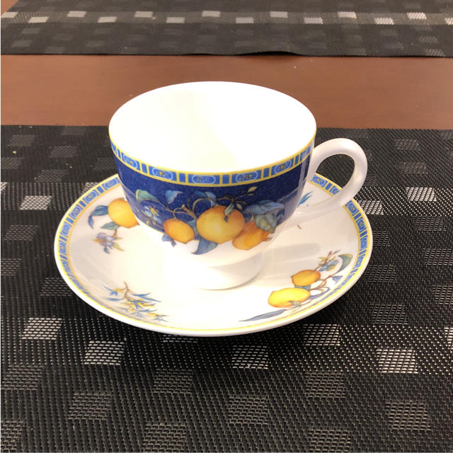 WEDGWOOD(ウェッジウッド)のエレメント様専用 ウエッジウッド シトロンのカップ＆ソーサーセット インテリア/住まい/日用品のキッチン/食器(グラス/カップ)の商品写真