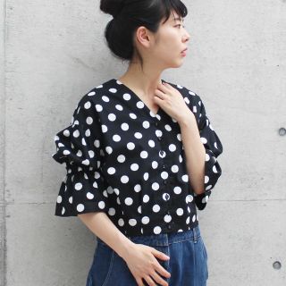 ドットアンドストライプスチャイルドウーマン(Dot&Stripes CHILDWOMAN)の限定値下げ！新品 完売品 Dot&Stripes 今期SS ドットブラウス(シャツ/ブラウス(長袖/七分))