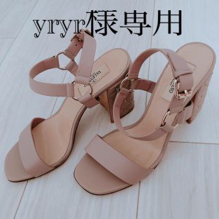 ヴァレンティノ(VALENTINO)のValentino ★ スタッズサンダル ★ピンク(サンダル)