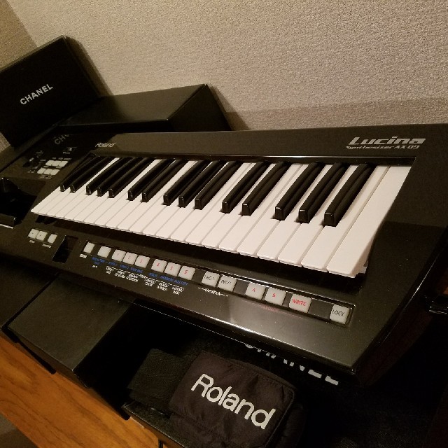 Roland(ローランド)のLucina AX09 ショルダーキーボード 楽器の鍵盤楽器(キーボード/シンセサイザー)の商品写真