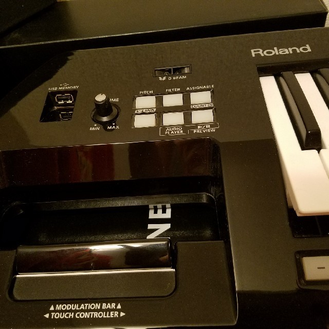 Roland(ローランド)のLucina AX09 ショルダーキーボード 楽器の鍵盤楽器(キーボード/シンセサイザー)の商品写真