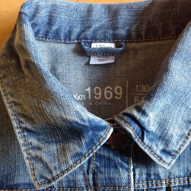 GAP Kids(ギャップキッズ)のGAP 1969 ショート丈 デニムジャケット ジージャン ジャケット 130 キッズ/ベビー/マタニティのキッズ服女の子用(90cm~)(ジャケット/上着)の商品写真