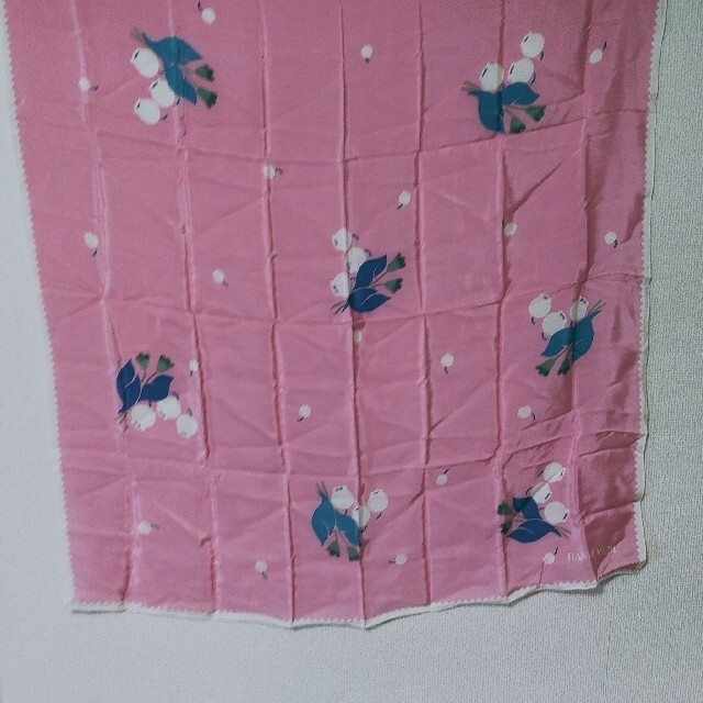 HANAE MORI(ハナエモリ)のハナエモリ　ピンク大判スカーフ　絹　レトロ レディースのファッション小物(バンダナ/スカーフ)の商品写真