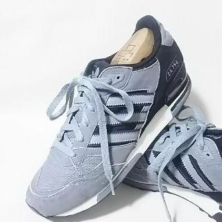 アディダス(adidas)の限定ビンテージカラー灰黒!アディダスZX750高級スニーカー再販なし！(スニーカー)