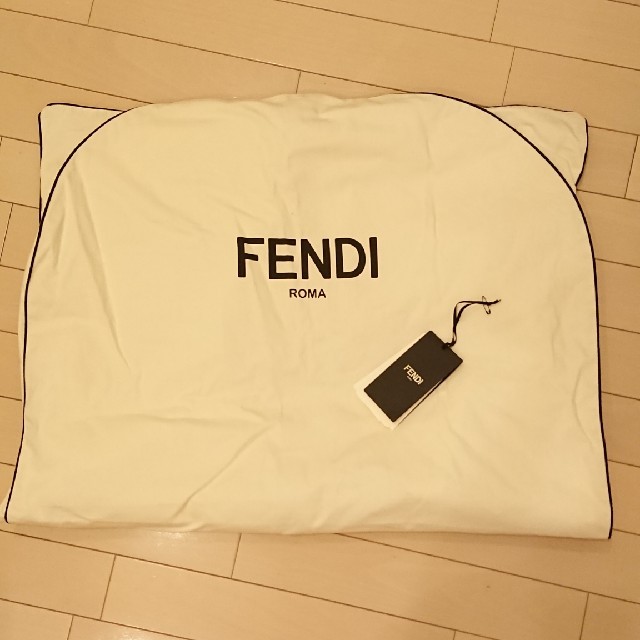 FENDI(フェンディ)のフェンディ ファー ジレ ワンピース 美品  レディースのジャケット/アウター(毛皮/ファーコート)の商品写真