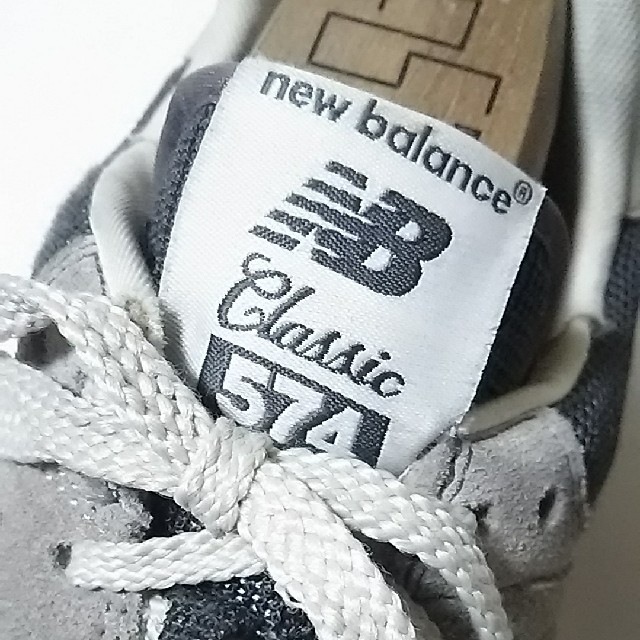 New Balance(ニューバランス)の定1.5万限定クラシックシリーズ!ニューバランス574牛革レザースニーカー灰銀! メンズの靴/シューズ(スニーカー)の商品写真