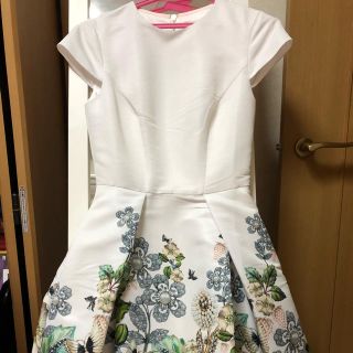 テッドベイカー(TED BAKER)のあすちゃん様専用 ビジュー柄ワンピース(ひざ丈ワンピース)