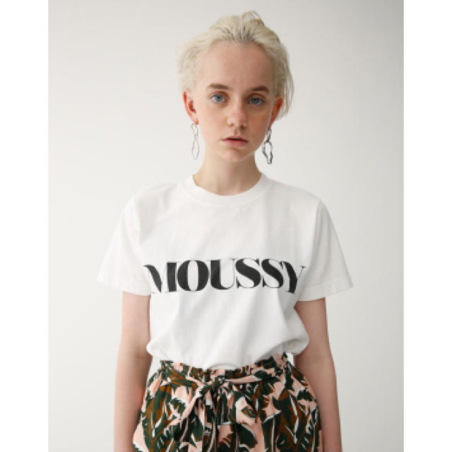 moussy(マウジー)のmoussy lettered tsj ロゴ Tシャツ レディースのトップス(Tシャツ(半袖/袖なし))の商品写真