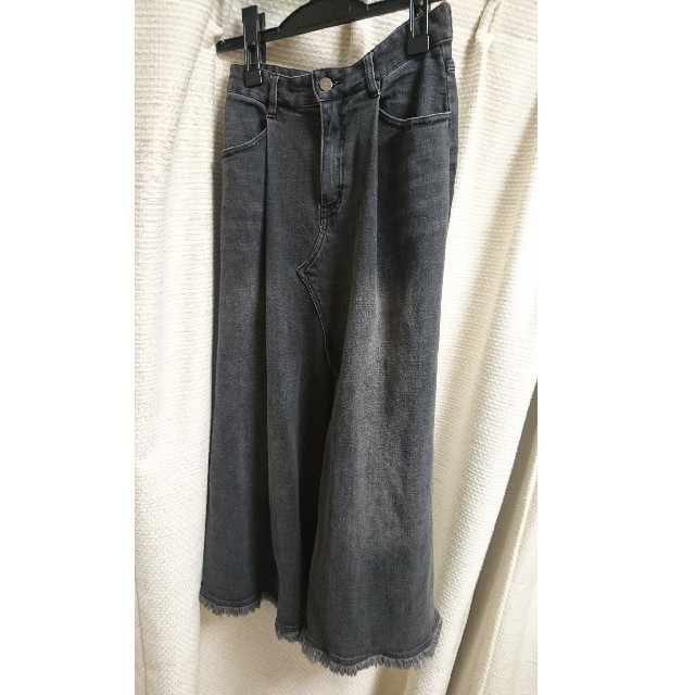 Ameri VINTAGE(アメリヴィンテージ)のameri DEEP SLIT DENIM SKIRT レディースのスカート(ロングスカート)の商品写真